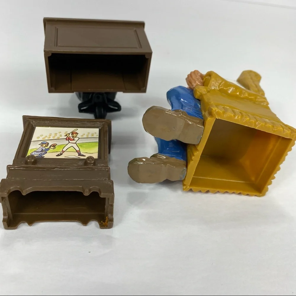 Vintage Wilton Cake Toppers Armchair Quarterback Old Man In Chair TV The Boss
